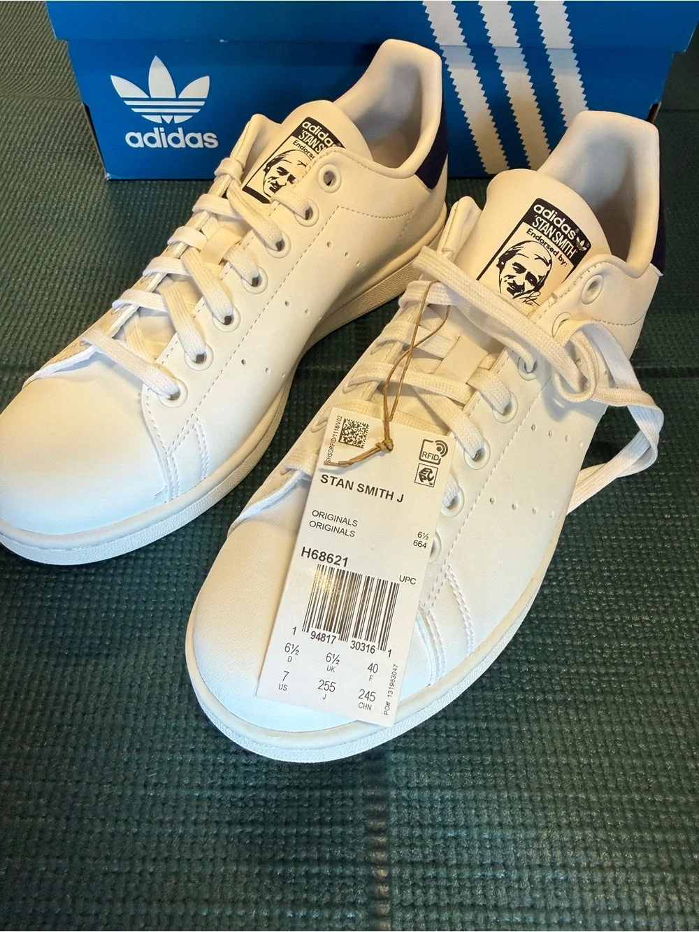 adidas Stan Smith Women’s White Sneakers with Navy Heel Tab NWT Women’s 8